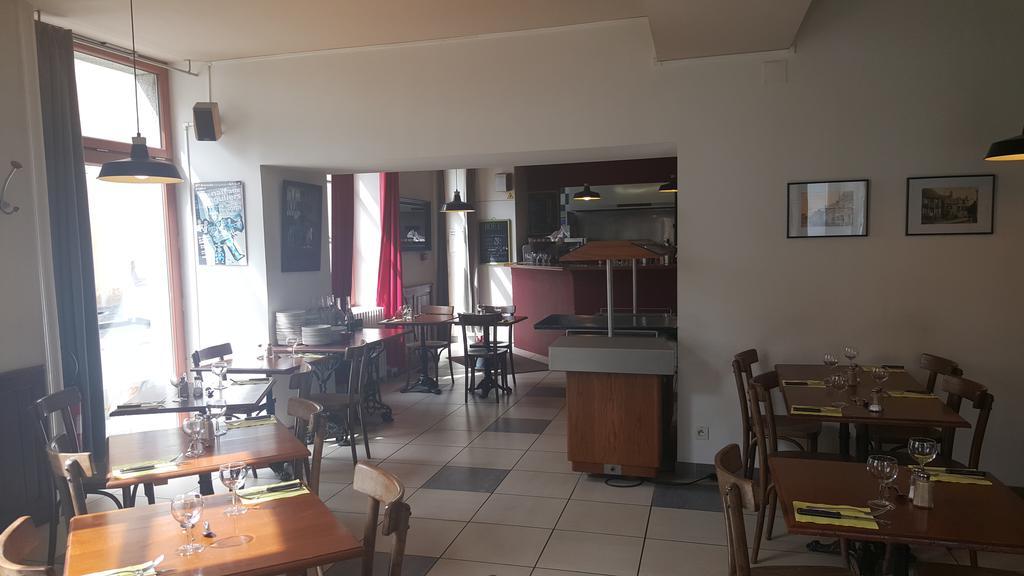 Hotel Au Pigeon Blanc Andouillé Esterno foto